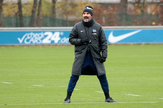 DEU, DFL, 2 FBL Hertha BSC, Training, 12 11 2024, Sportforum, Berlin, DEU, DFL, 2 FBL Hertha BSC, Training, in the picture head coach Cristian Fiel Hertha BSC Berlin DFL regulations prohibit any use of Photographs as image sequences and or quasi video Foto Juergen Engler nordphoto GmbH nordphotoxGmbHx xEngler nph00076