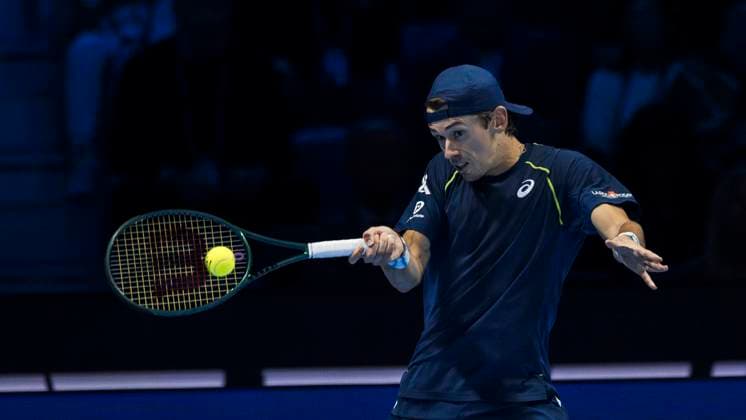 Nitto ATP, Tennis Herren Finals - Day Three Alex de Minaur of Australia plays a forehand during his round robin singles match against Daniil Medvedev of Russia during day three of the Nitto ATP Finals. Daniil Medvedev won the match 6-2, 6-4. Turin Italy Copyright: xNicolòxCampox