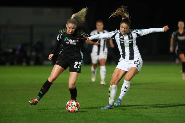CALCIO - Champions League Women - Juventus Women vs Arsenal Alessia Russo (Arsenal Women FC) - Viola Calligaris (Juventus FC) during Juventus Women vs Arsenal, UEFA Champions League Women football match in Biella, Italy, November 12 2024 Biella Italy  Copyright: xIPAxSport ABACAx