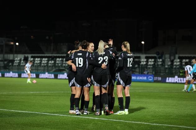 Arsenal Women FC celebrate after goal during Juventus Women vs Arsenal, UEFA Champions League Women football match in Biella, Italy, November 12 2024  Copyright: xMattiaxMartegani IPAxSportx xipax xx IPA_51494071 IPA_Agency_IPA51494071
