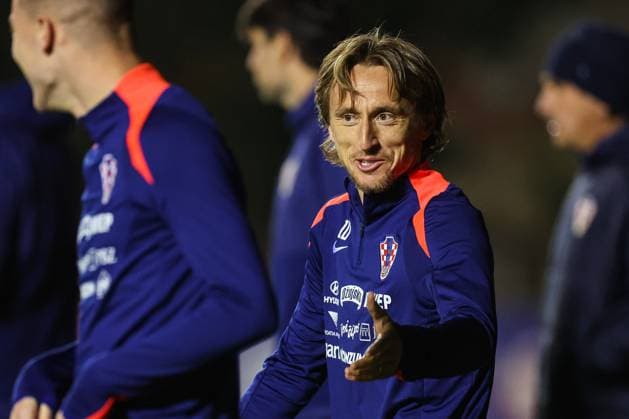 Sport Themen der Woche KW46 Sport Bilder des Tages Training of Croatian National Football Team ahead of the match with Scotland Player of Croatia Luka Modric reacts during a training session of Croatian National Football Team on November 12, 2024 in Zagreb, Croatia, ahead of the League of Nations match against Scotland.  LukaxStanzl PIXSELL