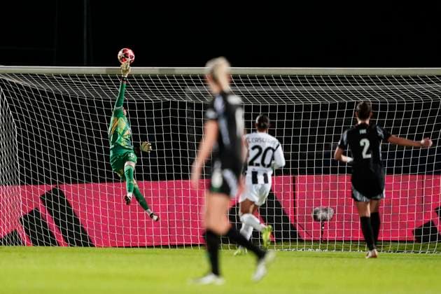 Juventus women s Pauline Peyraud-Magnin during the UEFA Women s Champions League soccer match between Juventus Women and Arsenal Women Football Club at the Stadium Comunale Vittorio Pozzo La Marmora in Biella, north west Italy -Group C - 3 6 - November 12, 2024. - Soccer.  Copyright: xFabioxFerrari LaPressex