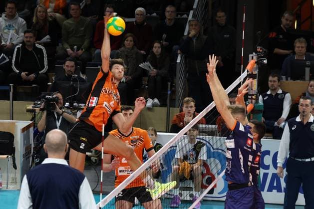 DEU, Champions League, BR Volleys vs , 12 11 2024, Max Schmeling Halle, Berlin, DEU, Champions League, BR Volleys vs Ljubljana in the picture Matthew Knigge BR Volleys 2 , Matic Videcnik Ljubljana 17 , Alen Sket Toukhteh Ljubljana 5 Photo Juergen Engler nordphoto GmbH nordphotoxGmbHx xEngler nph00076