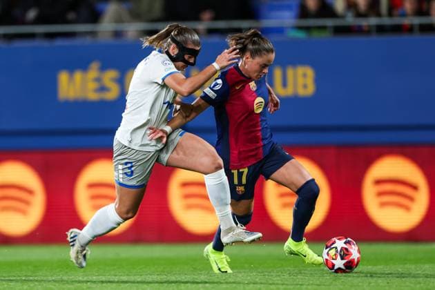Barcelona, Spain, November 12th 2024: Ewa Pajor (17 FC Barcelona, Barca anb Anna Johanning (3 SKN St Polten) battle for the ball during the UEFA Womens Champions League football match between FC Barcelona and SKN St Polten at the Johan Cruyff Stadium in Barcelona, Spain (Judit Cartiel SPP) Copyright: xJuditxCartiel SPPx spp-en-JuCa-JUCA0073