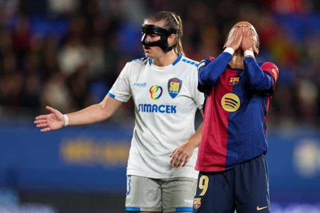 Barcelona, Spain, November 12th 2024: Vicky Lopez (19 FC Barcelona, Barca and Anna Johanning (3 SKN St Polten) in action during the UEFA Womens Champions League football match between FC Barcelona and SKN St Polten at the Johan Cruyff Stadium in Barcelona, Spain (Judit Cartiel SPP) Copyright: xJuditxCartiel SPPx spp-en-JuCa-JUCA1490