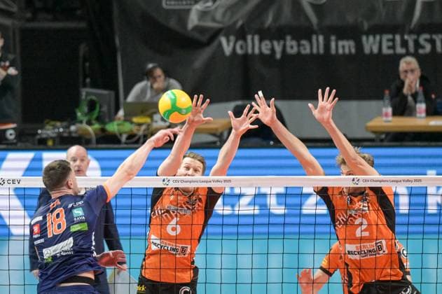Berlin, Germany 12 November 2024 CL Volleyball 2024 2025 Berlin Recycling Volleys vs ACH Volley Ljubljana Pictured from left in a duel Metej Kok ACH Volley Ljubljana , Johannes Tille BR Volleys , Matthew Knigge BR Volleys Copyright: xFotostandx xReuhlx