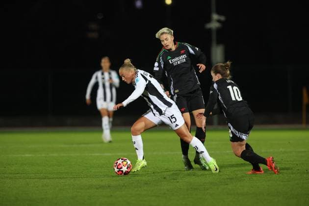 CALCIO - Champions League Women - Juventus Women vs Arsenal Hanna Bennison (Juventus FC) - Kim Little (Arsenal Women FC) during Juventus Women vs Arsenal, UEFA Champions League Women football match in Biella, Italy, November 12 2024 Biella Italy  Copyright: xIPAxSport ABACAx