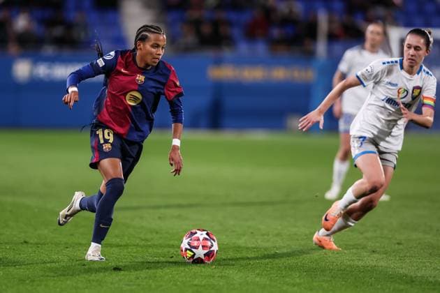 November 12, 2024, Sant Joan Despi, Barcelona, Spain: Vicky Lopez of FC Barcelona, Barca Femenino in action during the UEFA Women s Champions League 2024 25 Group Stage MD3, football match played between FC Barcelona and SKN St. Polten at Johan Cruyff Stadium on November 12, 2024 in Sant Joan Despi, Spain. Sant Joan Despi Spain - ZUMAa181 20241112_zaa_a181_078 Copyright: xJavierxBorregox
