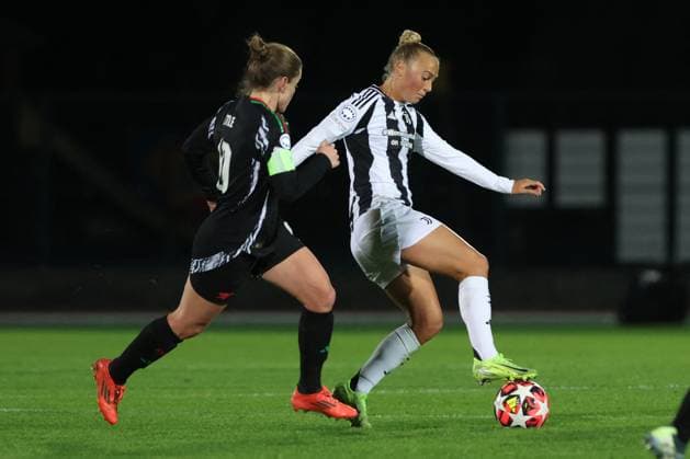 CALCIO - Champions League Women - Juventus Women vs Arsenal Hanna Bennison (Juventus FC) - Kim Little (Arsenal Women FC) during Juventus Women vs Arsenal, UEFA Champions League Women football match in Biella, Italy, November 12 2024 Biella Italy  Copyright: xIPAxSport ABACAx