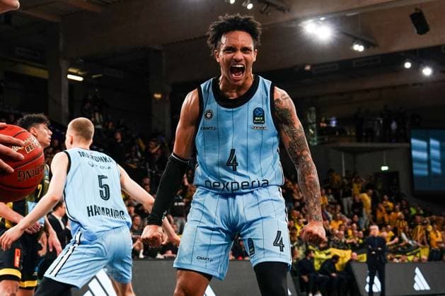 Sport Themen der Woche KW46 Sport Bilder des Tages Jaizec Lottie (Veolia Towers Hamburg, 04) jubelt Jubel, Emotionen, Einzelbild, Einzelfoto, Portrait, Portraet, Freisteller, GER, Veolia Towers Hamburg vs Aris Midea Thessaloniki, Basketball, EuroCup, Spieltag 8, Saison 2024 2025, 12.11.2024 GER, Veolia Towers Hamburg vs Aris Midea Thessaloniki, Basketball, EuroCup, Spieltag 8, Saison 2024 2025, 12.11.2024 Hamburg *** Jaizec Lottie Veolia Towers Hamburg, 04 cheers jubilation, emotions, single image, single photo, portrait, portraet, cropped, GER, Veolia Towers Hamburg vs Aris Midea Thessaloniki, basketball, EuroCup, matchday 8, season 2024 2025, 12 11 2024 GER, Veolia Towers Hamburg vs Aris Midea Thessaloniki, basketball, EuroCup, matchday 8, season 2024 2025, 12 11 2024 Hamburg Copyright: xEibner-Pressefoto MaxxVincenx EP_MVN