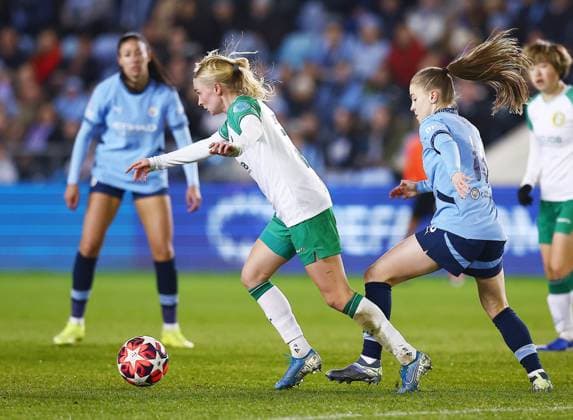 Emilie Joramo of Hammarby and Jess Park of Manchester City Manchester City Women v Hammarby Women, UEFA Women s Champions League, Group D, Football, Joie Stadium , Manchester, UK - 12 Nov 2024 EDITORIAL USE ONLY No use with unauthorised audio, video, data, fixture lists, club league logos or live services. Online in-match use limited to 120 images, no video emulation. No use in betting, games or single club league player publications. Copyright: xMattxWest Shutterstockx 14897906f