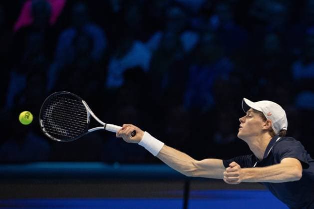 Sport Bilder des Tages Italy s Jannik Sinner returns the ball to United States Taylor Fritz& xa0;during& xa0;their singles tennis match of the ATP, Tennis Herren World Tour Finals at the Inalpi Arena, in Turin, Italy - - Tuesday, November 12, 2024.  Copyright: xMarcoxAlpozzi LaPressex