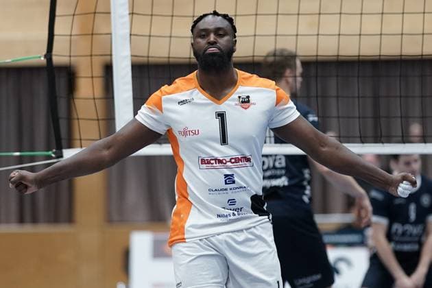 Volleyball, CEV Challenge Cup 12 11 2024, Volleyball, Centre Sportif Lorentzweiler, Luxembourg, CEV Challenge Cup, VC Lorentzweiler LUX Lycurgus Volleyball NL vl Horacio D Almeida Lorentzweiler 1 cheers