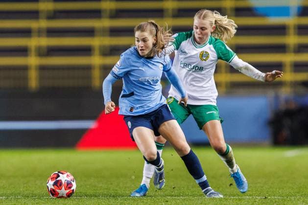 241112 Jessica Park of Manchester Cityand Emilie Joramo of Hammarby during the UEFA Women s Champions League football match between Manchester City and Hammarby on November 12, 2024 in Manchester Photo Andreas L Eriksson BILDBYRAN COP 106 AE0139 fotboll football soccer fotball uefa womens champions league manchester city hammarby dam bbeng  Copyright: ANDREASxLxERIKSSON BB241112AE031