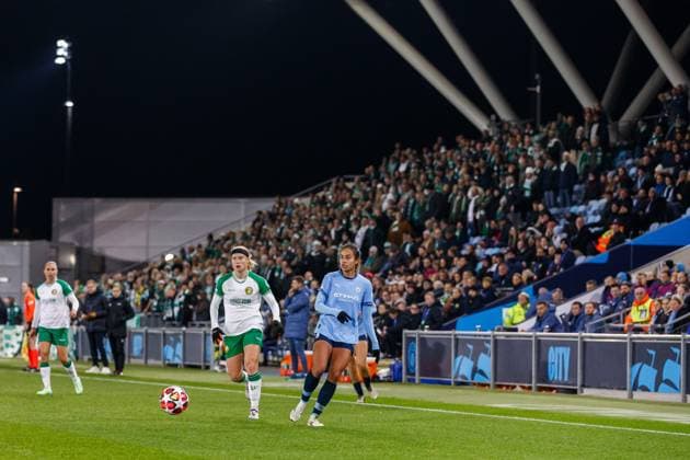 241112 Julie Blakstad of Hammarby and Mary Fowler of Manchester Cityduring the UEFA Women s Champions League football match between Manchester City and Hammarby on November 12, 2024 in Manchester Photo Andreas L Eriksson BILDBYRAN COP 106 AE0139 fotboll football soccer fotball uefa womens champions league manchester city hammarby dam bbeng  Copyright: ANDREASxLxERIKSSON BB241112AE032