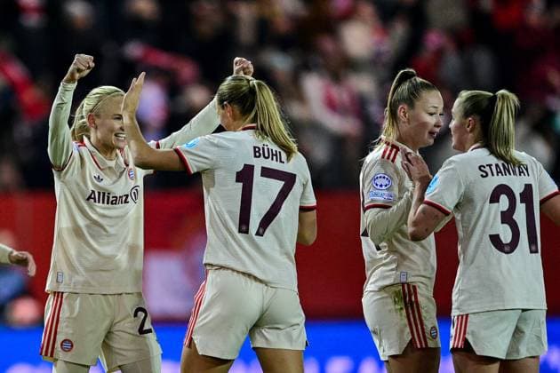 FC Bayern players celebrating the goal, celebrate the goal, goal, celebration, celebration of the goal to 1 0 by Pernille Harder FC Bayern Munich, FCB, 21 1 v li , optimistic, action, action, 12 11 2024, Munich Germany , Football, UEFA Womens Champions League, Group C, FC Bayern Munich Valerenga IF Oslo xslx