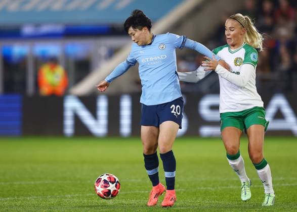 Aoba Fujino of Manchester City and Stina Lennartsson of Hammarby Manchester City Women v Hammarby Women, UEFA Women s Champions League, Group D, Football, Joie Stadium , Manchester, UK - 12 Nov 2024 EDITORIAL USE ONLY No use with unauthorised audio, video, data, fixture lists, club league logos or live services. Online in-match use limited to 120 images, no video emulation. No use in betting, games or single club league player publications. Copyright: xMattxWest Shutterstockx 14897906i
