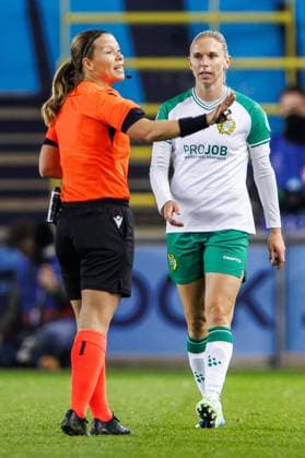 241112 Jonna Andersson of Hammarby during the UEFA Women s Champions League football match between Manchester City and Hammarby on November 12, 2024 in Manchester Photo Andreas L Eriksson BILDBYRAN COP 106 AE0139 fotboll football soccer fotball uefa womens champions league manchester city hammarby dam bbeng  Copyright: ANDREASxLxERIKSSON BB241112AE033