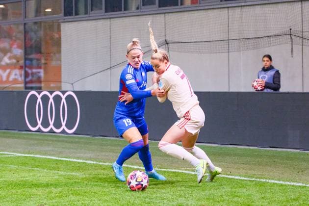 Giulia Gwinn 7, FC Bayern München and Run Heidarsdottir Saedis 19, Valerenga IF at the match FC Bayern München v Valerenga IF, Football, UEFA Women s Champions League 2024 2025, Matchday 3 on 12 11 2024 in Munich, FC Bayern Campus DFL and DFB regulations prohibit any use of photographs as image sequences and or quasi video Bayern Germany