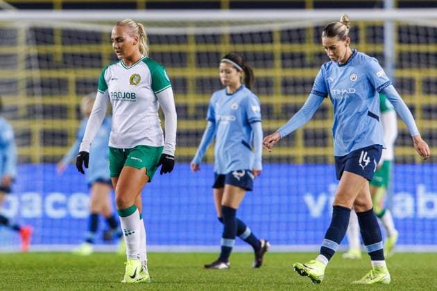 241112 Cathinka Tandberg of Hammarby and Alanna Kennedy of Manchester Cityduring the UEFA Women s Champions League football match between Manchester City and Hammarby on November 12, 2024 in Manchester Photo Andreas L Eriksson BILDBYRAN COP 106 AE0139 fotboll football soccer fotball uefa womens champions league manchester city hammarby dam bbeng depp  Copyright: ANDREASxLxERIKSSON BB241112AE035