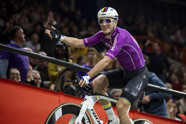 Belgian Lindsay De Vylder pictured in action during and Belgian Lindsay De Vylder pictured in action during the first day of the Zesdaagse Vlaanderen-Gent six-day indoor Track cycling, Rad, Radsport, Bahnrad, Bahn event at the indoor cycling arena t Kuipke, Tuesday 12 November 2024, in Gent. DAVIDxPINTENS  x105265370x