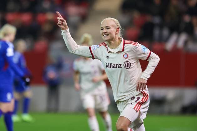 Celebration for the 1-0 goal by Pernille Harder FC Bayern Muenchen, 21 , Goal celebration, FC Bayern Muenchen vs Valerenga IF, Football, UEFA Women s Champions League, Group round, Matchday 3, 2024 2025 season, 12 11 2024, FC Bayern Muenchen vs Valerenga IF, Football, UEFA Women s Champions League, Group round, Matchday 3, 2024 2025 season, 12 11 2024 Muenchen Copyright: xEibner-Pressefoto JennixMaulx EP_JML