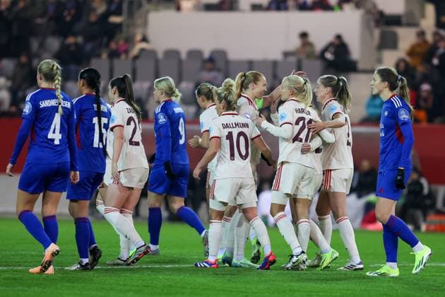 Celebration for the 2-0 goal from a penalty kick by Giulia Gwinn FC Bayern Muenchen, 07 , Goal celebration, Team celebrates with, FC Bayern Muenchen vs Valerenga IF, Football, UEFA Women s Champions League, Group round, Matchday 3, 2024 2025 season, 12 11 2024, FC Bayern Muenchen vs Valerenga IF, Football, UEFA Women s Champions League, Group round, Matchday 3, 2024 2025 season, 12 11 2024 Muenchen Copyright: xEibner-Pressefoto JennixMaulx EP_JML