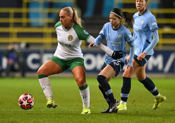Manchester City Women v Hammarby Fotboll Women UEFA Womens Champions League Cathinka Tandberg of Hammarby Fotboll Women and Yui Hasegawa of Manchester City women during the UEFA Womens Champions League Group D match at Joie Stadium, Manchester UK Newspapers OUT Copyright: xKarlxVallantinex FIL-20930-0018