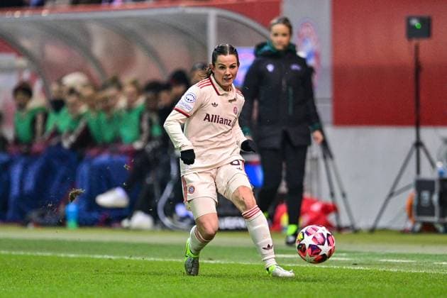 Tuva Hansen FC Bayern Munich, FCB, 6 on the ball, cropped, full body, single image, action, action, 12 11 2024, Munich Germany , Football, UEFA Womens Champions League, Group C, FC Bayern Munich Valerenga IF Oslo xslx