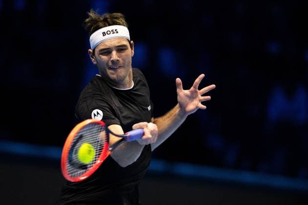 United States Taylor Fritz& xa0;returns the ball to Italy s Jannik Sinner during& xa0;their singles tennis match of the ATP, Tennis Herren World Tour Finals at the Inalpi Arena, in Turin, Italy - - Tuesday, November 12, 2024.  Copyright: xMarcoxAlpozzi LaPressex