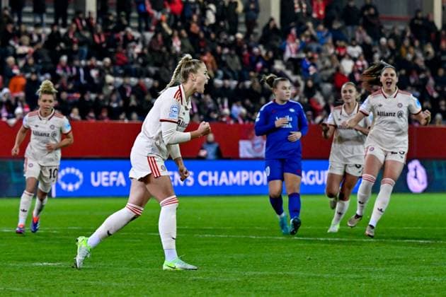 FC Bayern players celebrating the goal, celebrate the goal, goal, celebration, celebration of the 2-0 goal by Giulia Gwinn FC Bayern Munich, FCB, 7 2 v li , optimistic, action, action, 12 11 2024, Munich Germany , Football, UEFA Womens Champions League, Group C, FC Bayern Munich Valerenga IF Oslo xslx