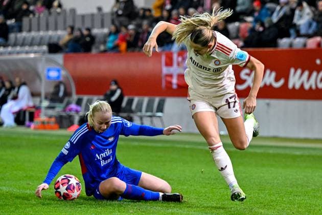 from left Sara HORTE Valerenga Oslo, 2 Klara Bühl FC Bayern München, FCB, 17 in duel, duel, tackle, dynamic, action, action, 12 11 2024, Munich Germany , Football, UEFA Womens Champions League, Group C, FC Bayern München Valerenga IF Oslo xslx