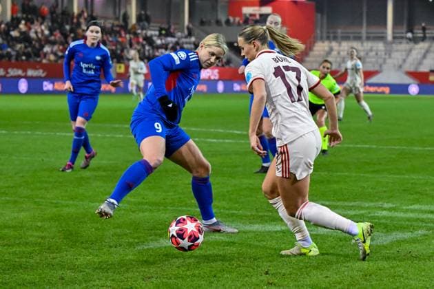 from left Elise THORSNES Valerenga Oslo, 9 Klara Bühl FC Bayern München, FCB, 17 in duel, duel, tackle, dynamic, action, action, 12 11 2024, Munich Germany , Football, UEFA Womens Champions League, Group C, FC Bayern München Valerenga IF Oslo xslx