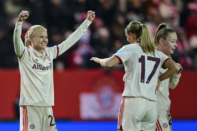 v li Pernille Harder FC Bayern München, FCB, 21 Klara Bühl FC Bayern München, FCB, 17 Weronika Zawistowska FC Bayern München, FCB, 24 with goal celebration, jubilation, goal celebration, celebrate the goal, goal, celebration, Pernille Harder FC Bayern Munich, FCB, 21 , optimistic, action, action, 12 11 2024, Munich Germany , Football, UEFA Womens Champions League, Group C, FC Bayern Munich Valerenga IF Oslo xslx