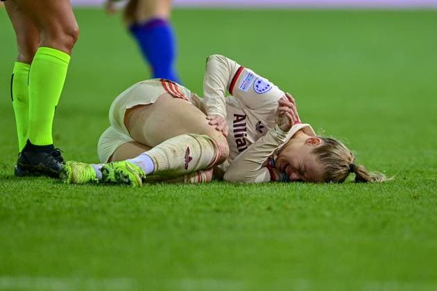 Weronika Zawistowska FC Bayern Munich, FCB, 24 lying on the ground, in pain after a foul, racked with pain, 12 11 2024, Munich Germany , Football, UEFA Womens Champions League, Group C, FC Bayern Munich Valerenga IF Oslo xslx