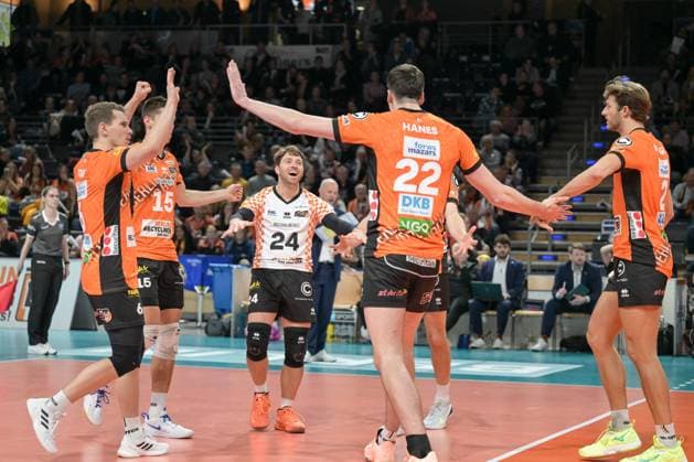 Berlin, Germany 12 November 2024 CL Volleyball 2024 2025 Berlin Recycling Volleys vs ACH Volley Ljubljana Pictured cheering for the Berliners from left Johannes Tille BR Volleys , Moritz Reichert BR Volleys , Kyle Dagostino BR Volleys , Jake Hanes BR Volleys , Matthew Knigge BR Volleys Copyright: xFotostandx xReuhlx