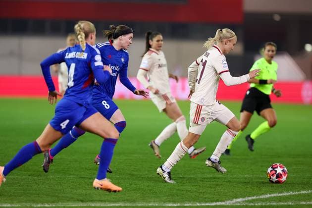 Pernille Harder FC Bayern Muenchen, 21 with Linn Vickius Valerenga IF, 08 , FC Bayern Muenchen vs Valerenga IF, Football, UEFA Women s Champions League, Group stage, Matchday 3, 2024 2025 season, 12 11 2024, FC Bayern Muenchen vs Valerenga IF, Football, UEFA Women s Champions League, Group stage, Matchday 3, 2024 2025 season, 12 11 2024 Muenchen Copyright: xEibner-Pressefoto JennixMaulx EP_JML