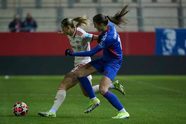 2024 25 UEFA Women™s Champions League FC Bayern Munich Women vs Valerenga Oslo, Croup C, Matchday 3, Season 2024 2025, FC Bayern Munich Women vs Valerenga Oslo, GER, 2024 11 12, FC Bayern Campus Munich, BÜHL Klara FC Bayern Munich 17 , GODo Emma Valerenga Oslo 11 , sportworld Munich FC Bayern Campus Bayern Germany
