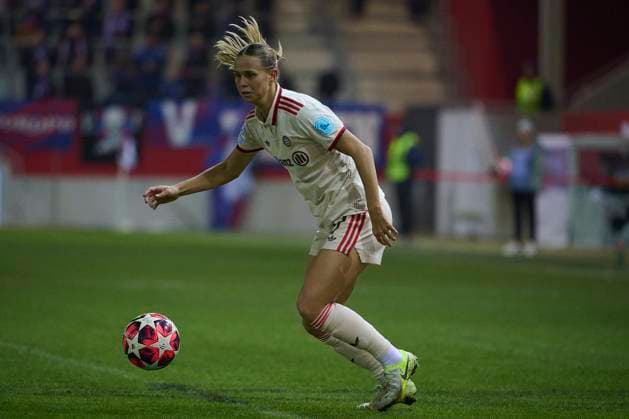 2024 25 UEFA Women™s Champions League FC Bayern Munich Women vs Valerenga Oslo, Croup C, Matchday 3, Season 2024 2025, FC Bayern Munich Women vs Valerenga Oslo, GER, 2024 11 12, FC Bayern Campus Munich, BÜHL Klara FC Bayern Munich 17 , sportworld Munich FC Bayern Campus Bayern Germany