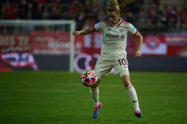 2024 25 UEFA Women™s Champions League FC Bayern Munich Women vs Valerenga Oslo, Croup C, Matchday 3, Season 2024 2025, FC Bayern Munich Women vs Valerenga Oslo, GER, 2024 11 12, FC Bayern Campus Munich, DALLMANN Linda FC Bayern Munich 10 , sportworld Munich FC Bayern Campus Bayern Germany