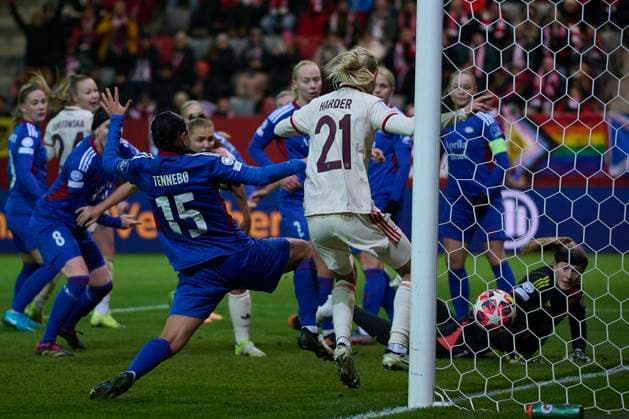 2024 25 UEFA Women™s Champions League FC Bayern Munich Women vs Valerenga Oslo, Croup C, Matchday 3, Season 2024 2025, FC Bayern Munich Women vs Valerenga Oslo, GER, 2024 11 12, FC Bayern Campus Munich, HARDER Pernille FC Bayern Munich 21 , sportworld Munich FC Bayern Campus Bayern Germany