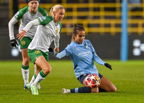 Manchester City Women v Hammarby Fotboll Women UEFA Womens Champions League Jonna Andersson of Hammarby Fotboll Women and Mary Fowler of Manchester City women during the UEFA Womens Champions League Group D match at Joie Stadium, Manchester UK Newspapers OUT Copyright: xKarlxVallantinex FIL-20930-0045