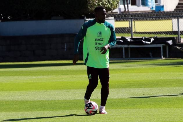 Mexico national team, Nationalteam Training Forward Julian Quinones participates in a training session of the Mexican National Soccer Team before their Concacaf Nations League match against the Honduras National Team at the High Performance Center in Mexico City, Mexico, on November 12, 2024. MÃ xico City Mexico  Copyright: xJosexLuisxToralesx originalFilename:torales-notitle241112_np7xL.jpg