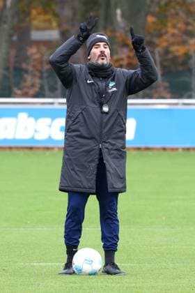 DEU, DFL, 2 FBL Hertha BSC, Training, 13 11 2024, Sportforum, Berlin, DEU, DFL, 2 FBL Hertha BSC, Training, im Bild Cheftrainer Cristian Fiel Hertha BSC Berlin DFL regulations prohibit any use of Photographs as image sequences and or quasi video Foto Juergen Engler nordphoto GmbH nordphotoxGmbHx xEngler nph00076