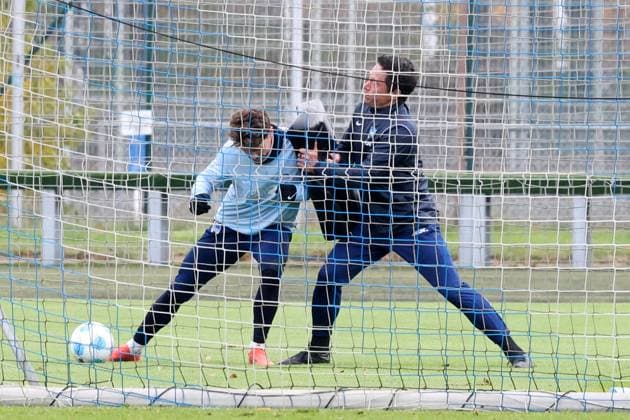 DEU, DFL, 2 FBL Hertha BSC, Training, 13 11 2024, Sportforum, Berlin, DEU, DFL, 2 FBL Hertha BSC, Training, im Bild Linus Gechter Hertha BSC Berlin 44 , Konditionstrainer Hendrik Kuchno Hertha BSC Berlin DFL regulations prohibit any use of Photographs as image sequences and or quasi video Foto Juergen Engler nordphoto GmbH nordphotoxGmbHx xEngler nph00076