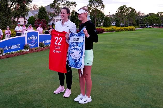 BELLEAIR, FL - NOVEMBER 13: Indiana Fever guard Caitlin Clark on left poses for a photo on the first tee with LPGA, Golf Damen golfer Nelly Korda on the right on November 13, 2024, during the LPGA The ANNIKA driven by Gainbridge Pro Am at Pelican Golf Club in Belleair, Florida. (Photo by Brian Spurlock Icon Sportswire) GOLF: NOV 13 LPGA The ANNIKA driven by Gainbridge at Pelican Pro Am EDITORIAL USE ONLY Icon24111310