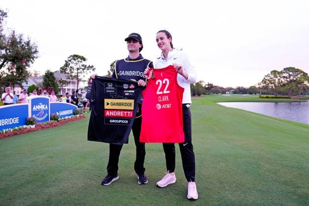 BELLEAIR, FL - NOVEMBER 13: Indy car driver Colton Herta on left and Indiana Fever guard Caitlin Clark on right pose for a photo on the first tee on November 13, 2024, during the LPGA, Golf Damen The ANNIKA driven by Gainbridge Pro Am at Pelican Golf Club in Belleair, Florida. (Photo by Brian Spurlock Icon Sportswire) GOLF: NOV 13 LPGA The ANNIKA driven by Gainbridge at Pelican Pro Am EDITORIAL USE ONLY Icon24111312