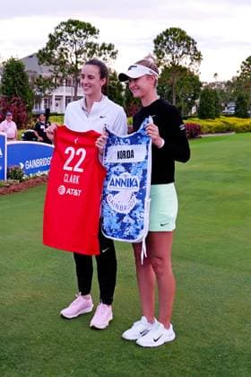 BELLEAIR, FL - NOVEMBER 13: Indiana Fever guard Caitlin Clark on left poses for a photo on the first tee with LPGA, Golf Damen golfer Nelly Korda on the right on November 13, 2024, during the LPGA The ANNIKA driven by Gainbridge Pro Am at Pelican Golf Club in Belleair, Florida. (Photo by Brian Spurlock Icon Sportswire) GOLF: NOV 13 LPGA The ANNIKA driven by Gainbridge at Pelican Pro Am EDITORIAL USE ONLY Icon2411139