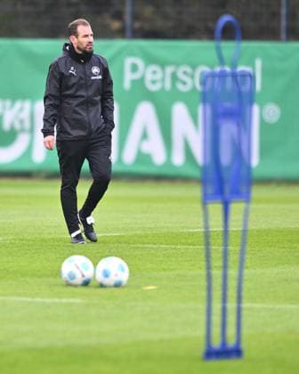 13 11 2024 Soccer 2 Bundesliga Season 2024 2025 SpVgg Greuther Fürth Fuerth Kleeblatt Training xwoxzix Jan Siewert Coach SpVgg Greuther Fürth
