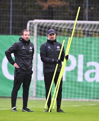 13 11 2024 Soccer 2 Bundesliga Season 2024 2025 SpVgg Greuther Fürth Fuerth Kleeblatt Training xwoxzix Jan Siewert Coach SpVgg Greuther Fürth Stefan Kleineheismann Co Coach SpVgg Greuther Fürth